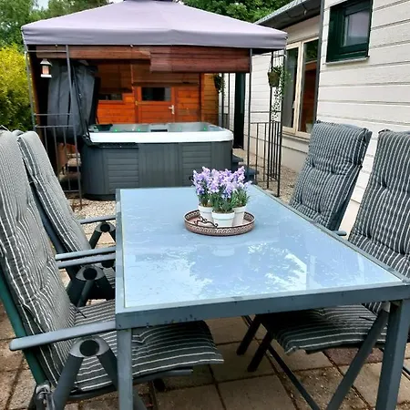 Wellness Huisje Eekhoorn Met Jacuzzi Op De Veluwe *