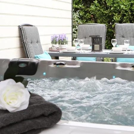 בקתה Wellness Huisje Eekhoorn Met Jacuzzi Op De Veluwe *